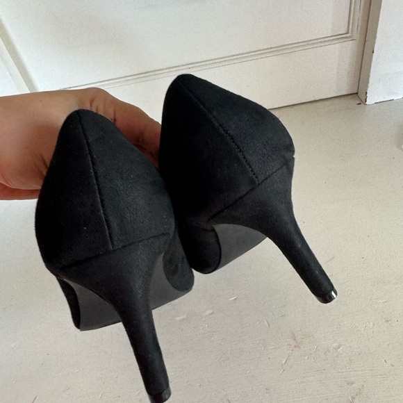 Torrid black faux suede heels size 8 1/2 wide width - Picture 4 of 9